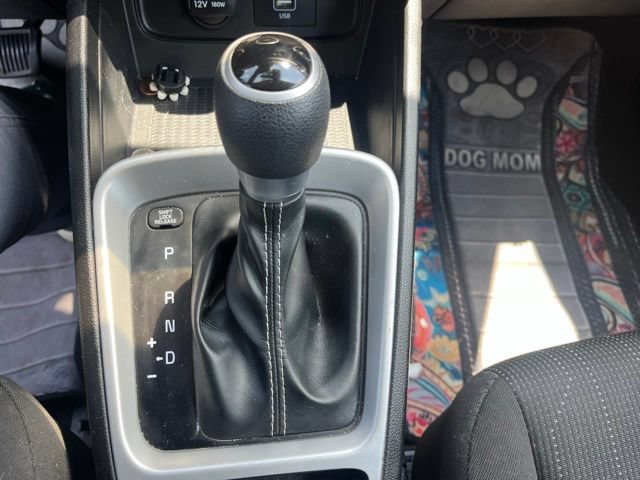 Used 2021 Hyundai Venue SE FWD image 19