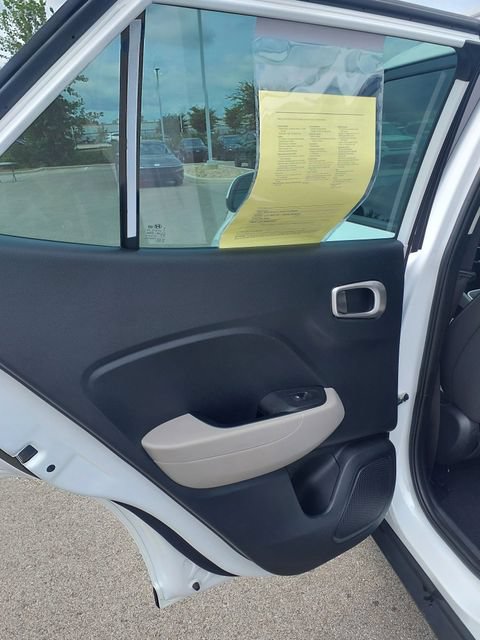 Certified 2025 Hyundai Venue SEL FWD image 20