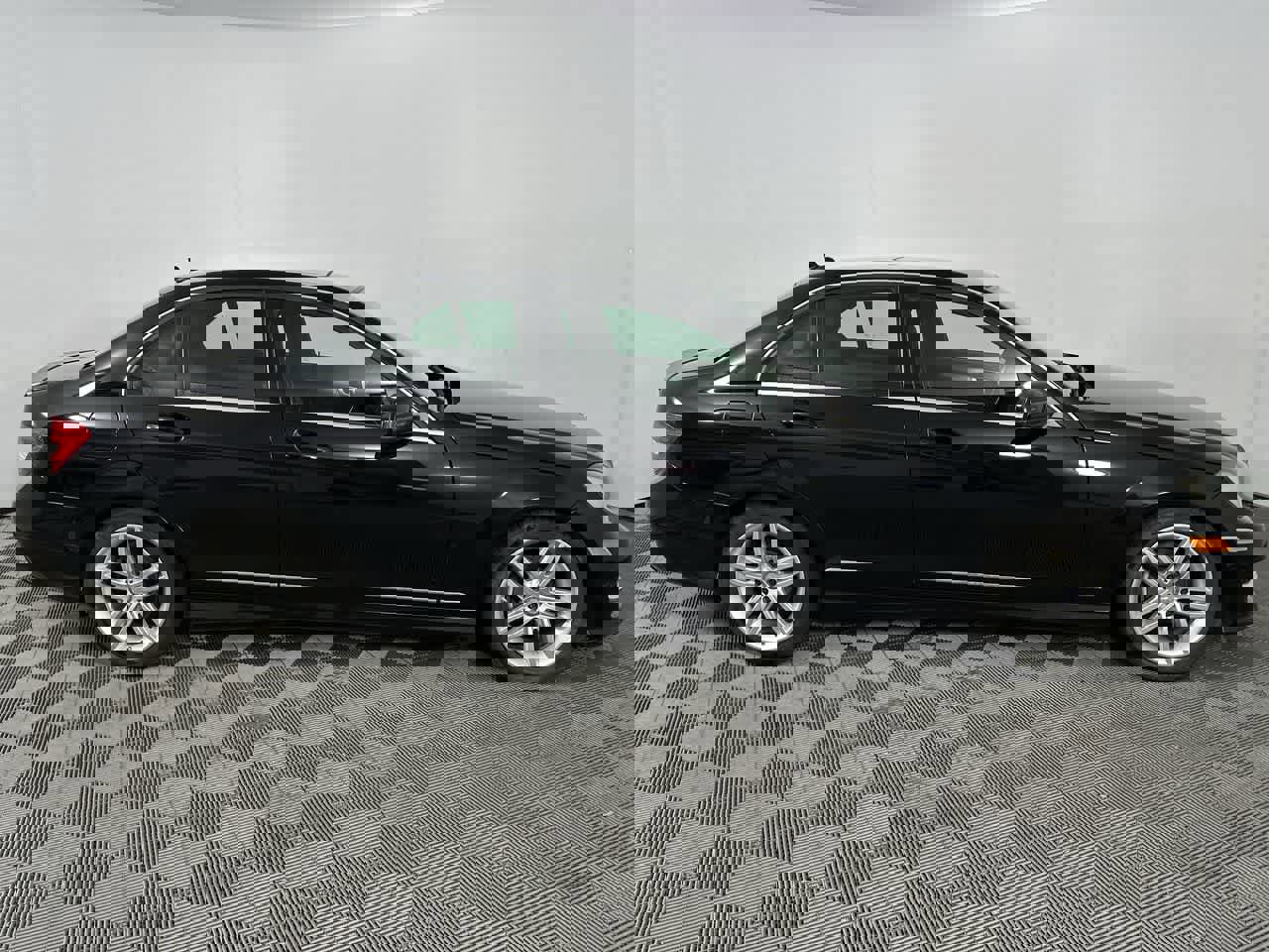 Used 2012 Mercedes-Benz C 300 Sport image 3