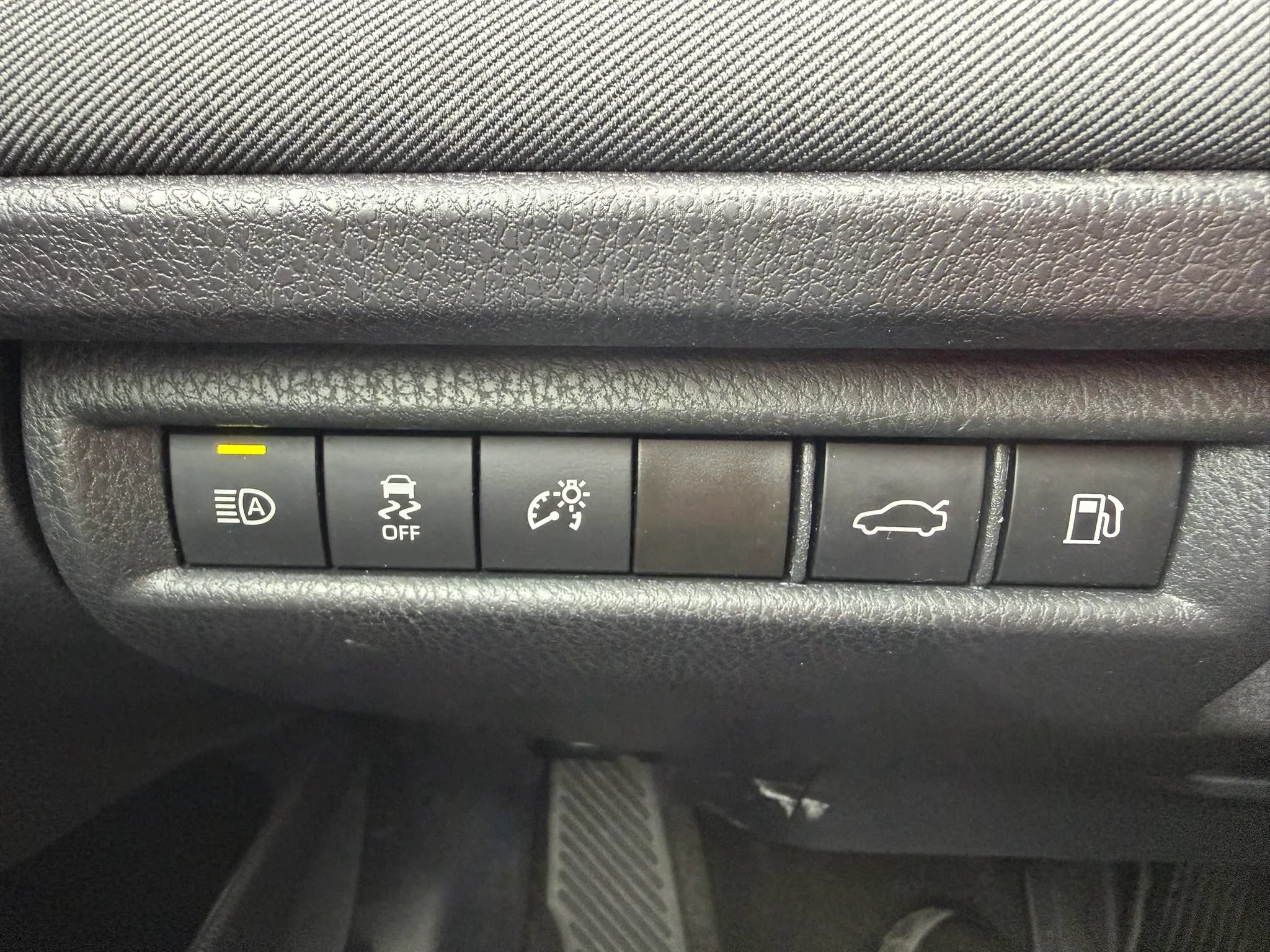 Used 2025 Toyota Camry LE FWD image 19
