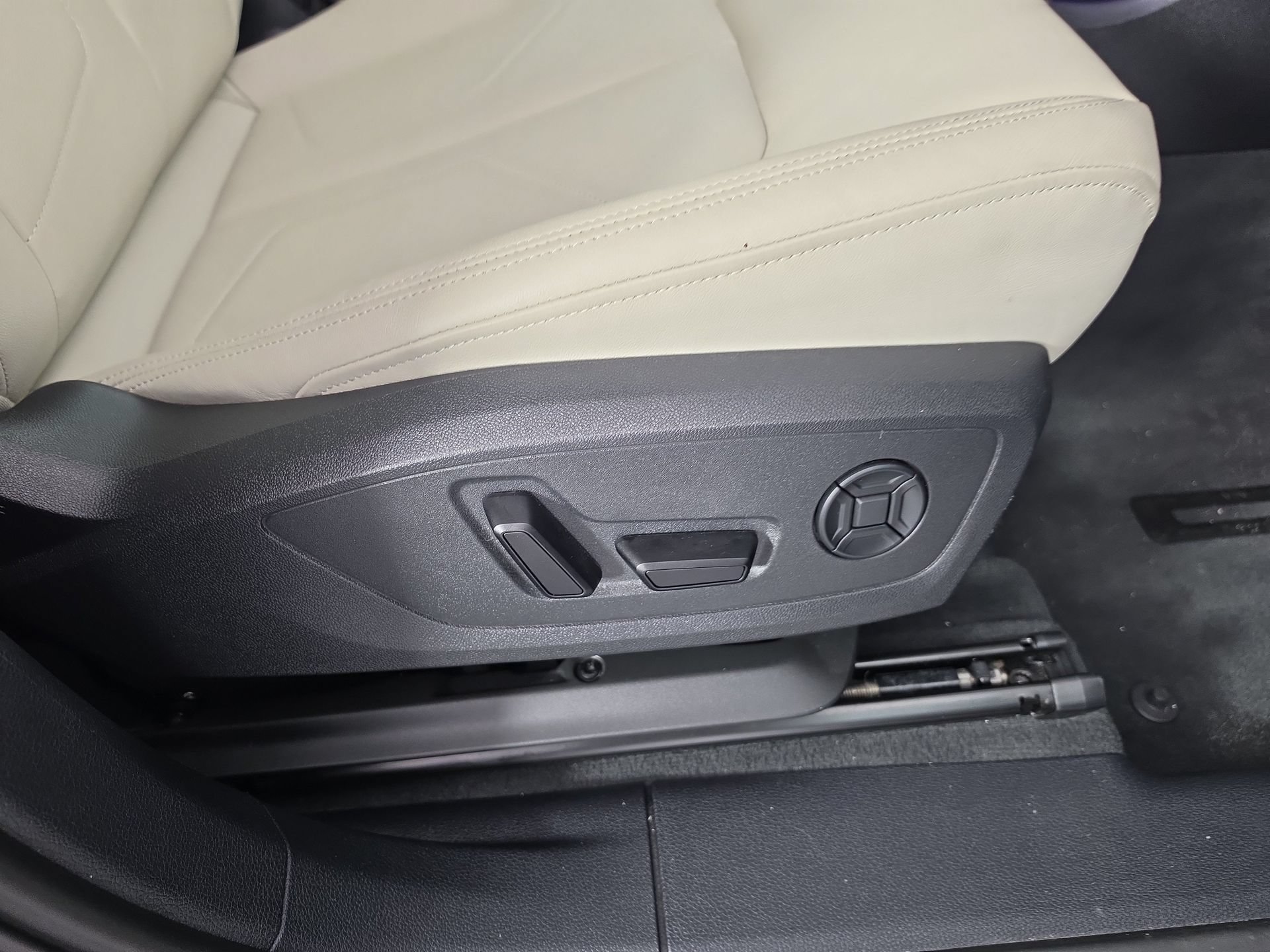 Certified 2022 Audi Q3 2.0T Premium Plus w/ Premium Plus Package AWD/4WD image 46