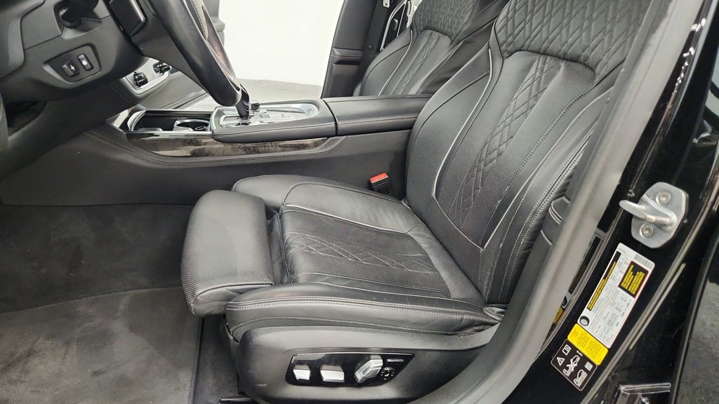 Used 2018 BMW 750i xDrive AWD/4WD image 21