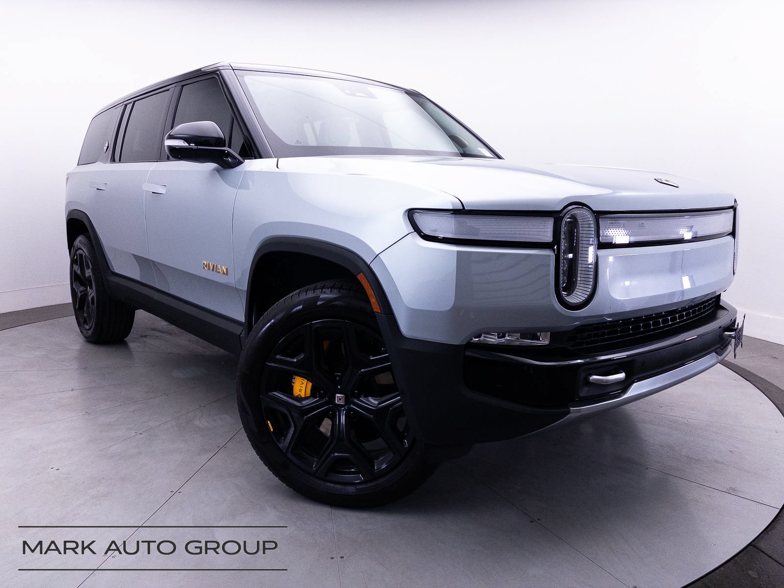 Used 2024 Rivian R1S Adventure AWD/4WD image 1