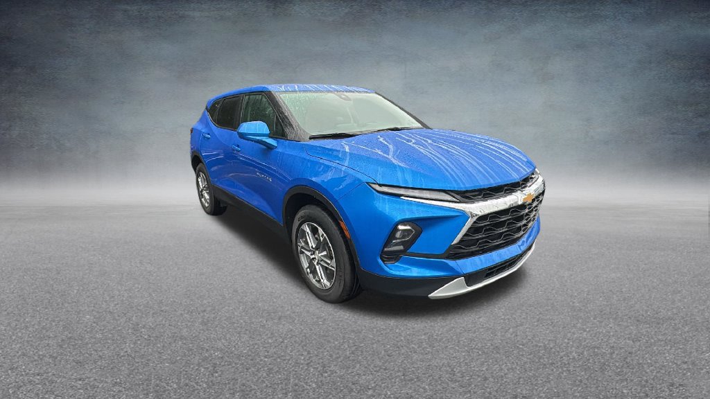 Used 2025 Chevrolet Blazer LT AWD/4WD image 2
