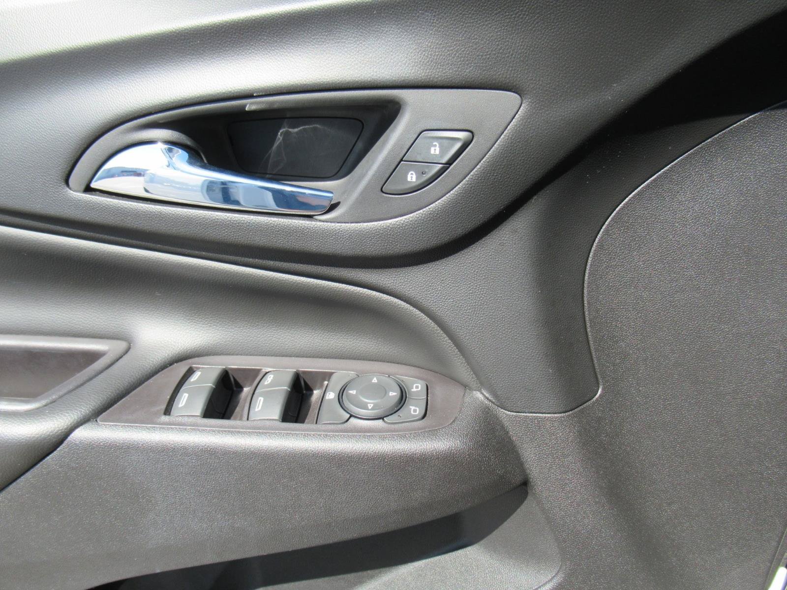 Used 2020 Chevrolet Equinox LT FWD image 22