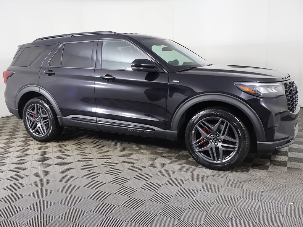 Used 2025 Ford Explorer ST-Line w/ ST-Line Street Pack AWD/4WD image 18
