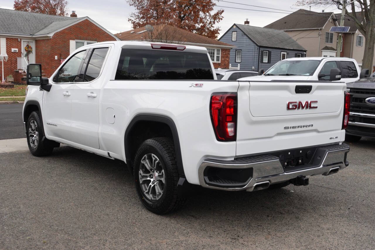 Used 2022 GMC Sierra 1500 SLE w/ X31 Off-Road Package AWD/4WD image 2