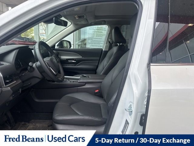 Used 2025 Toyota Grand Highlander AWD image 18