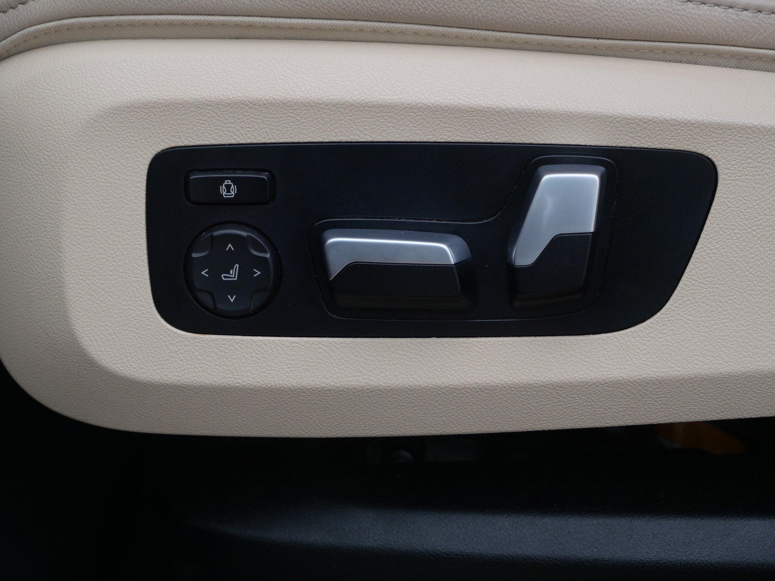 Used 2022 BMW X5 xDrive40i w/ Premium Package image 16