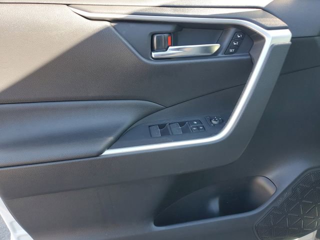 Used 2022 Toyota RAV4 XLE Premium image 22