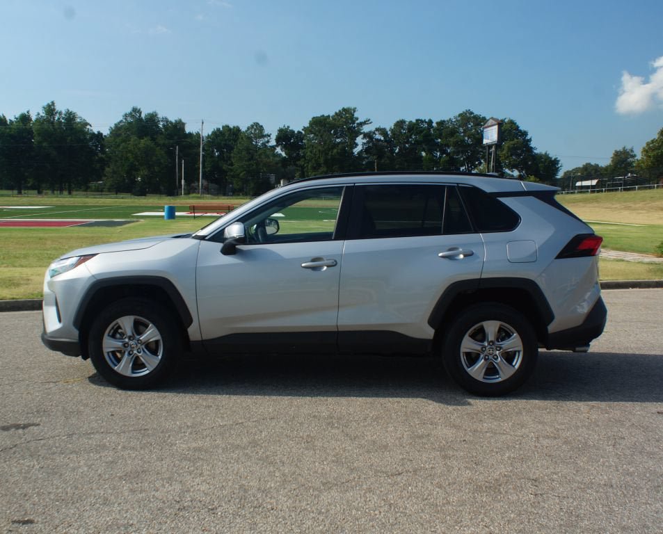 Used 2025 Toyota RAV4 XLE AWD/4WD image 12