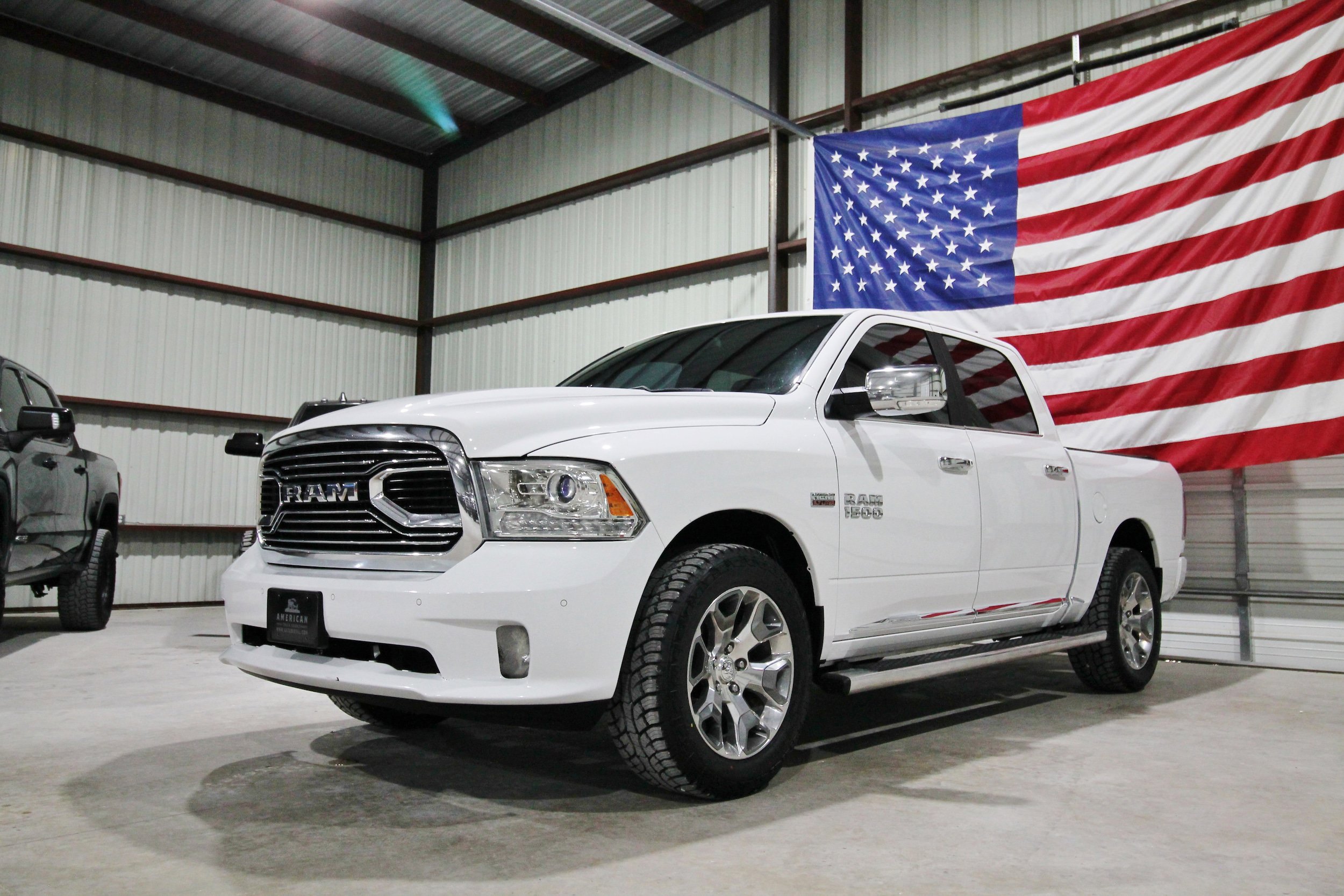 Used 2018 RAM 1500 Limited AWD/4WD image 2
