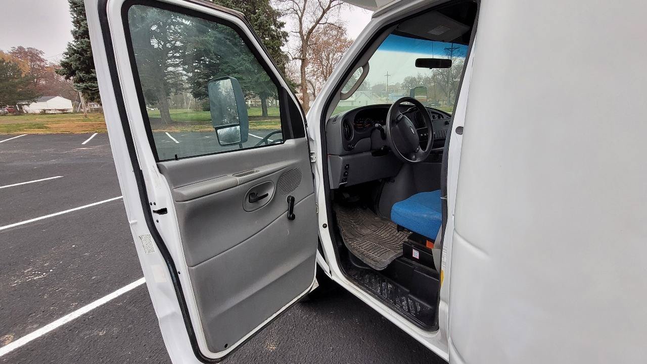 Used 2006 Ford E-450 and Econoline 450 RWD image 9