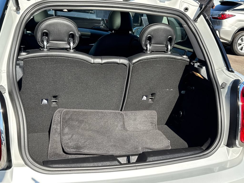 Used 2023 MINI Cooper 2-Door Hardtop FWD image 11
