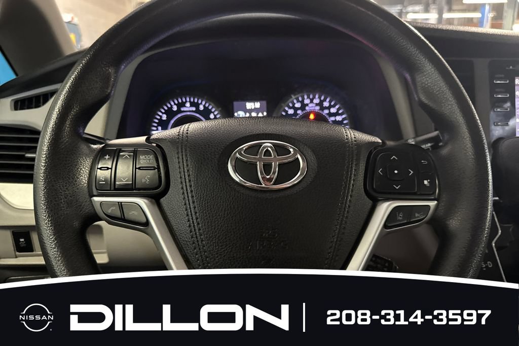 Used 2018 Toyota Sienna LE FWD image 23