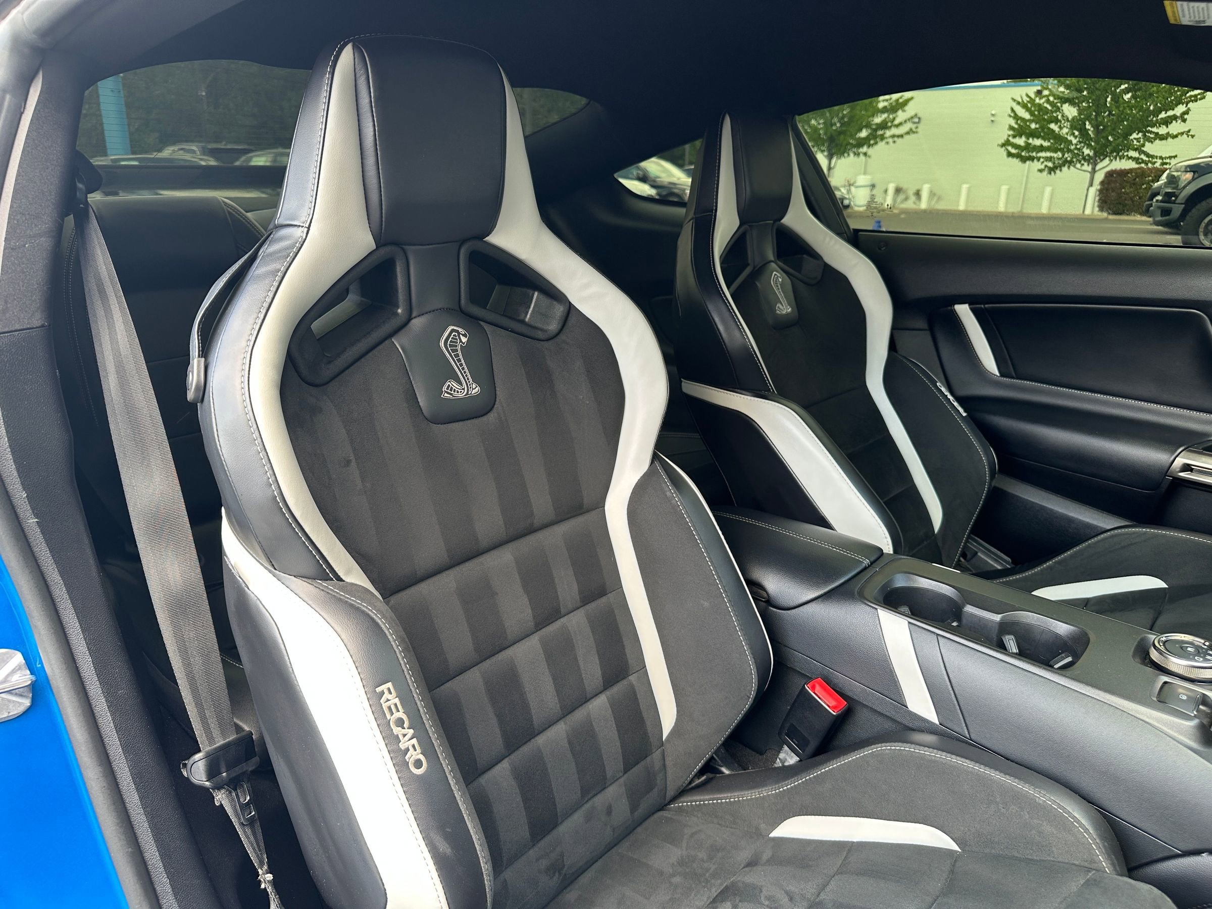 Used 2021 Ford Mustang Shelby GT500 w/ Carbon Fiber Track Pack image 4