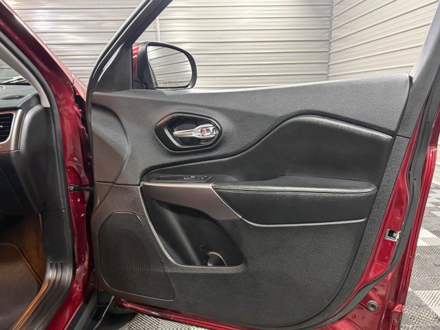 Used 2020 Jeep Cherokee Latitude Lux w/ Comfort/Convenience Group image 32