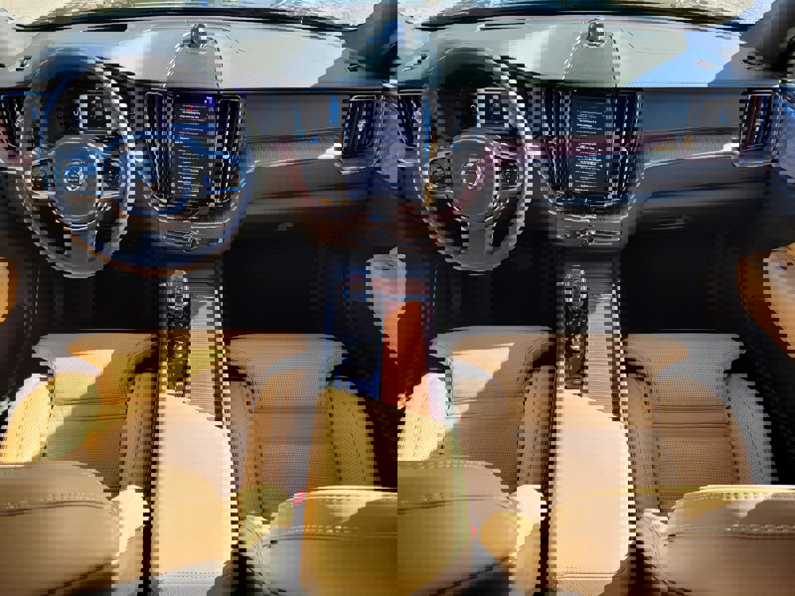 Certified 2024 Volvo XC60 T8 Ultimate w/ Protection Package Premier image 12