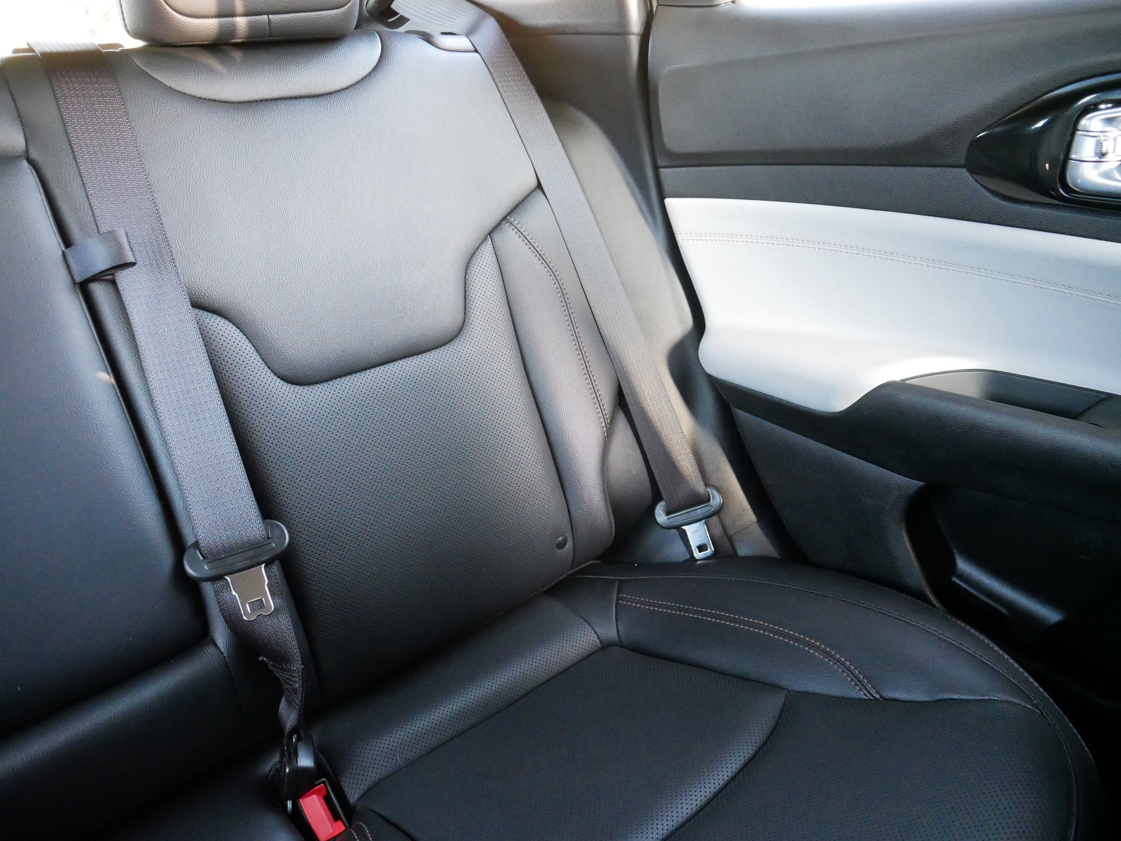 Certified 2024 Jeep Compass Limited w/ Elite Group image 14