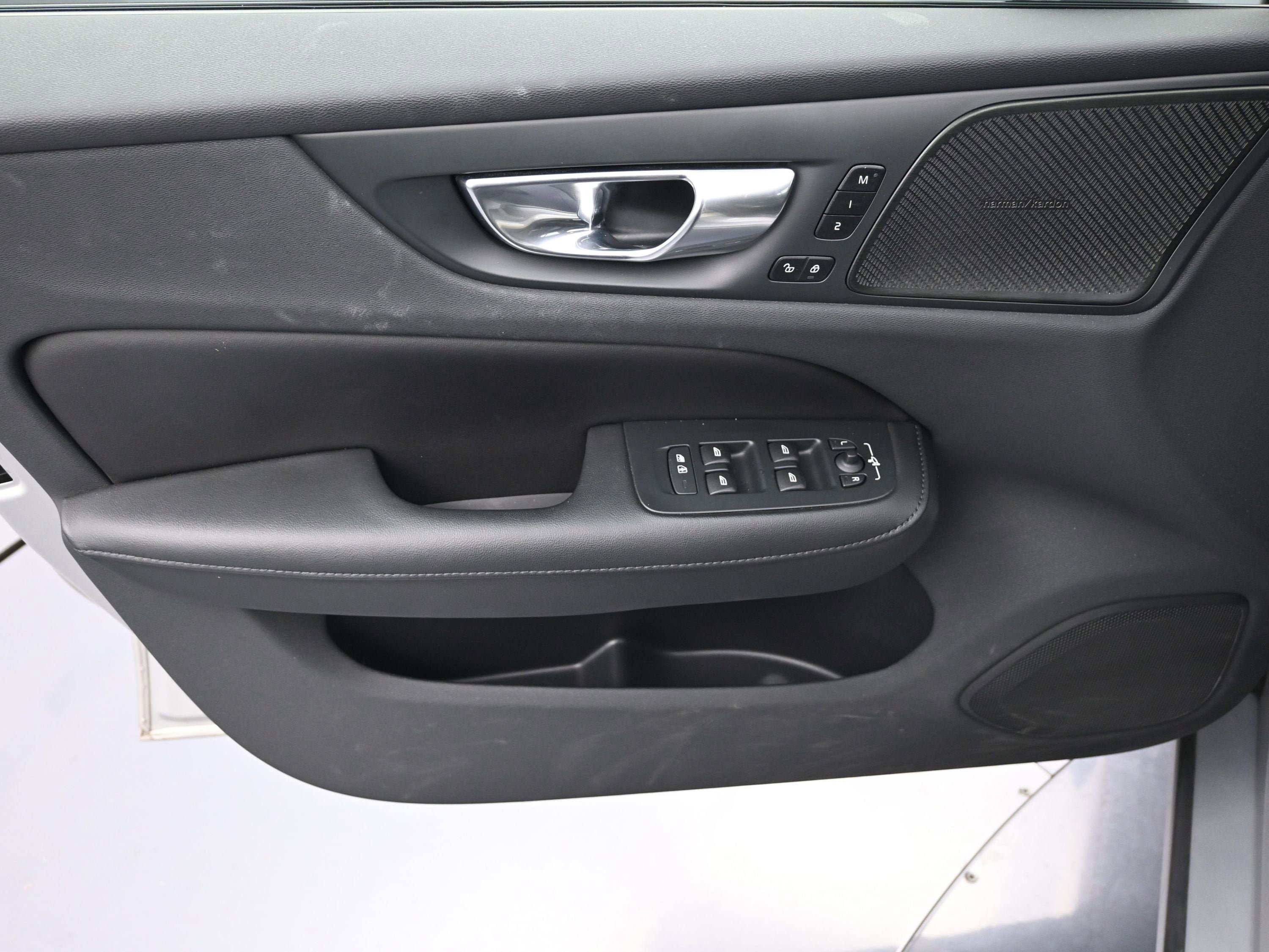 Used 2023 Volvo S60 B5 Plus w/ Climate Package image 25