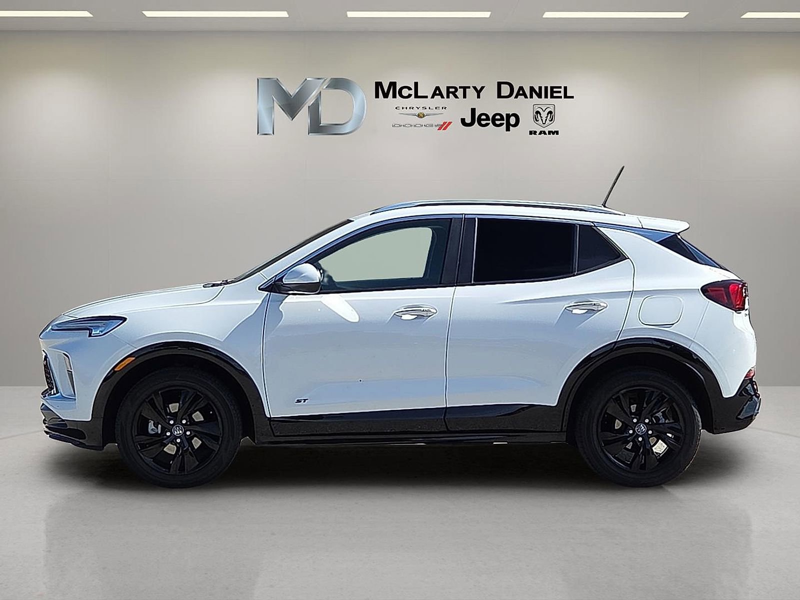 Used 2025 Buick Encore GX Sport Touring w/ Comfort Package FWD image 3