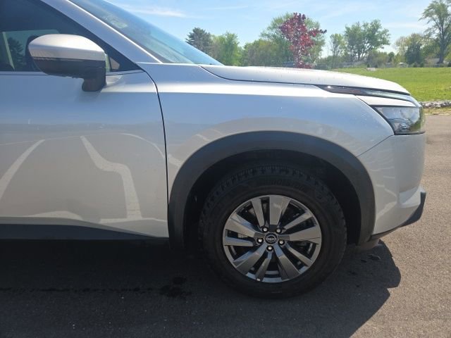 Used 2025 Nissan Pathfinder SV FWD image 4