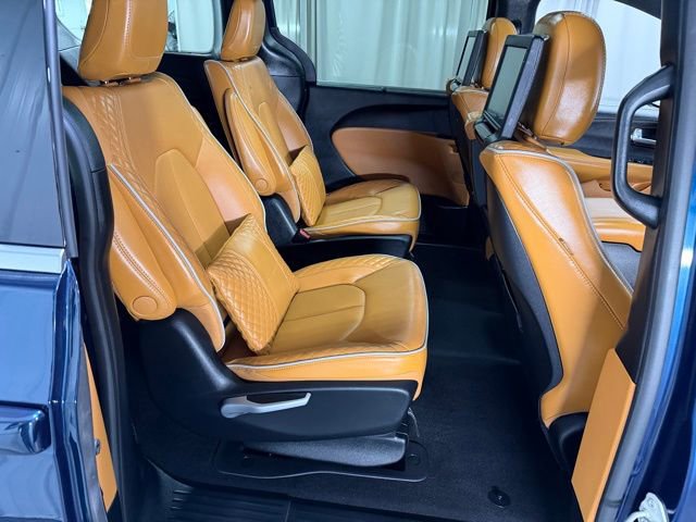 Used 2023 Chrysler Pacifica Pinnacle image 8