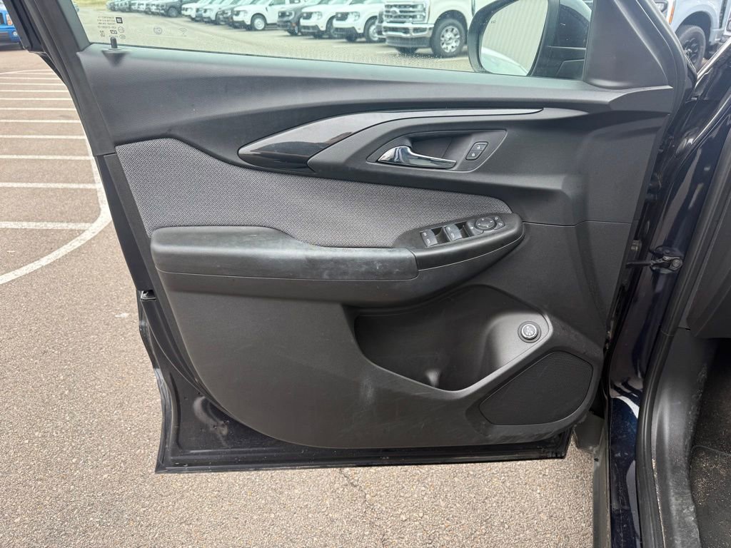 Used 2021 Chevrolet TrailBlazer LT w/ Sun and Liftgate Package image 6