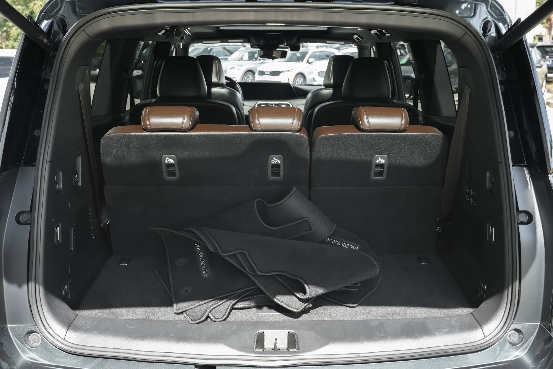 Used 2025 Nissan Armada Platinum image 42