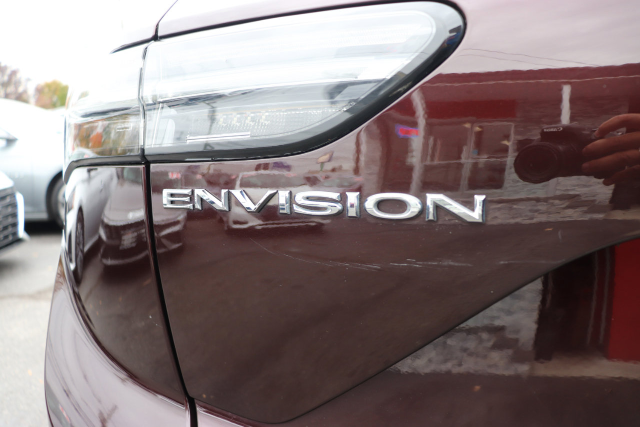 Used 2022 Buick Envision Avenir w/ Technology Package II image 69