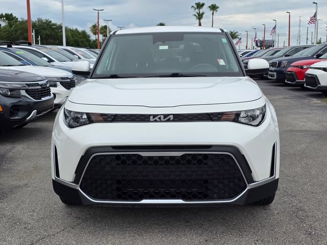 Certified 2025 Kia Soul LX w/ LX Technology Package FWD image 3