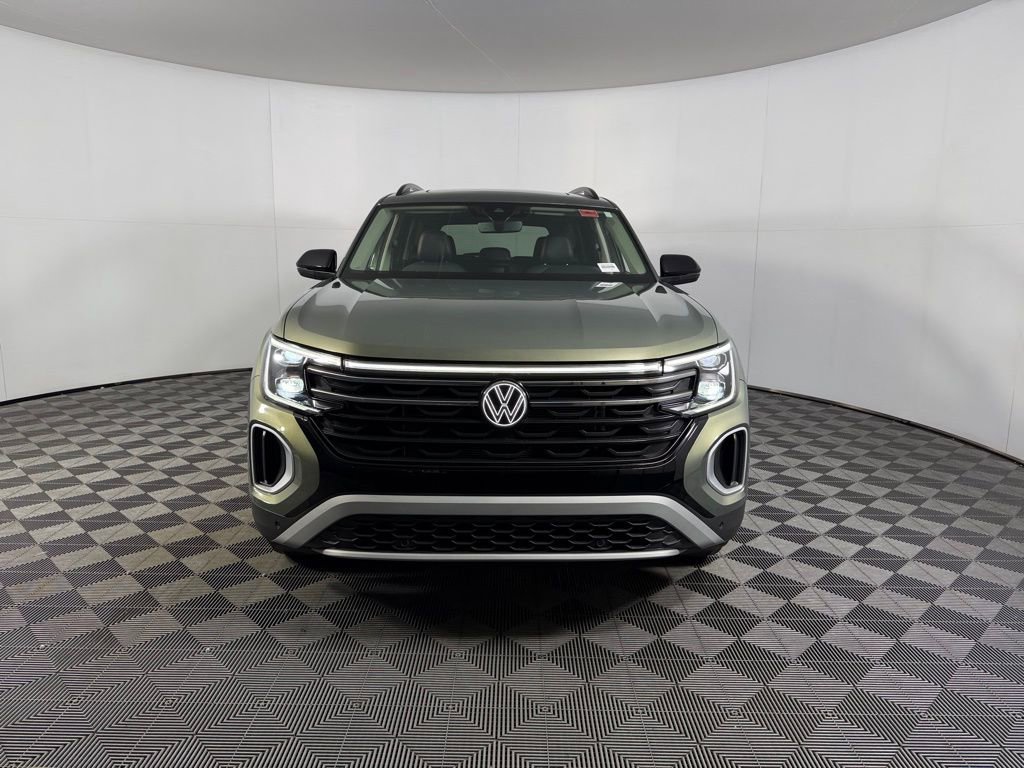 Used 2024 Volkswagen Atlas Peak Edition SE AWD/4WD image 9