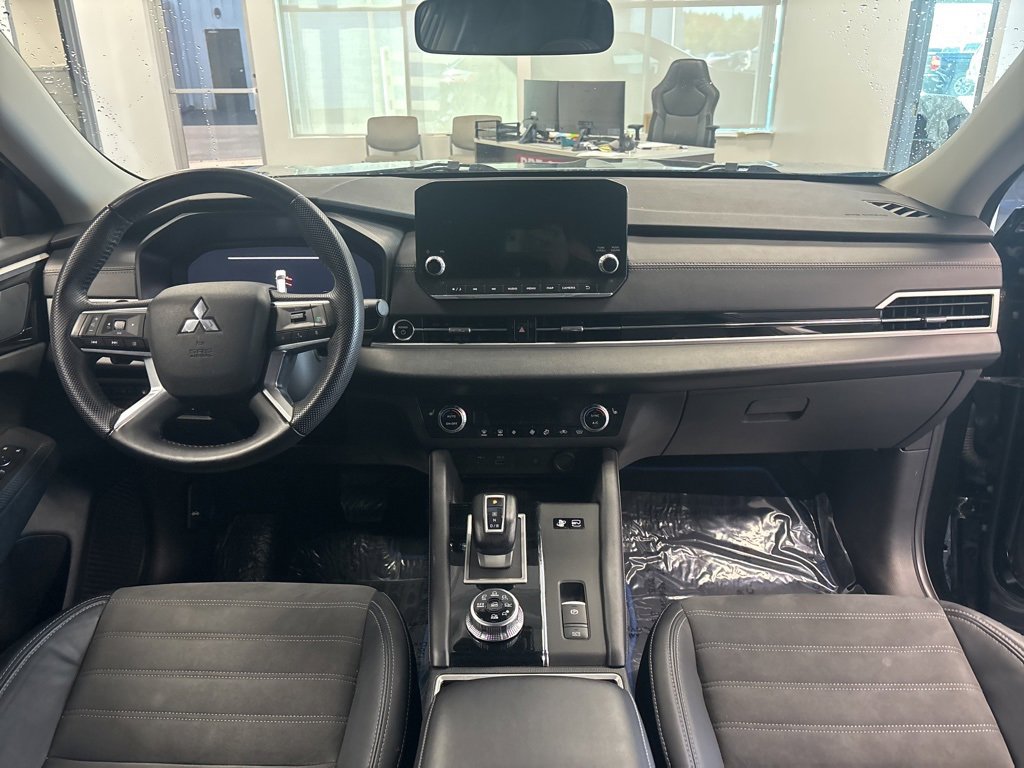 Used 2023 Mitsubishi Outlander SE image 14