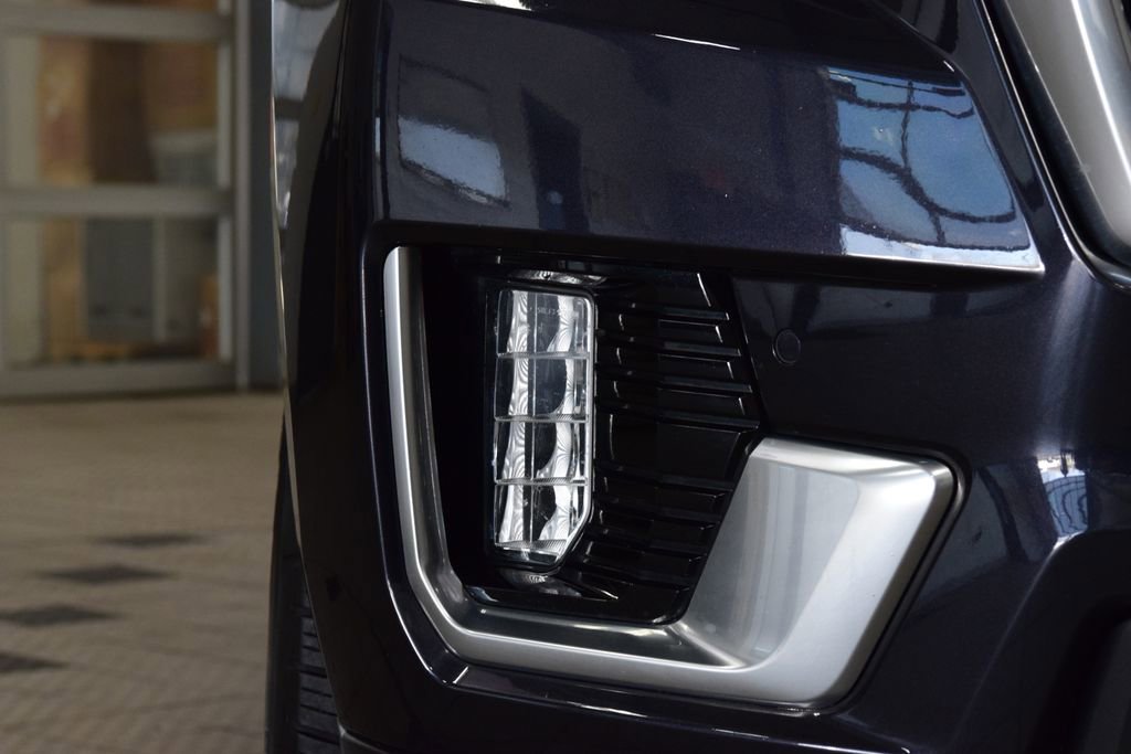 Used 2024 GMC Yukon XL Denali w/ Advanced Technology Package image 14