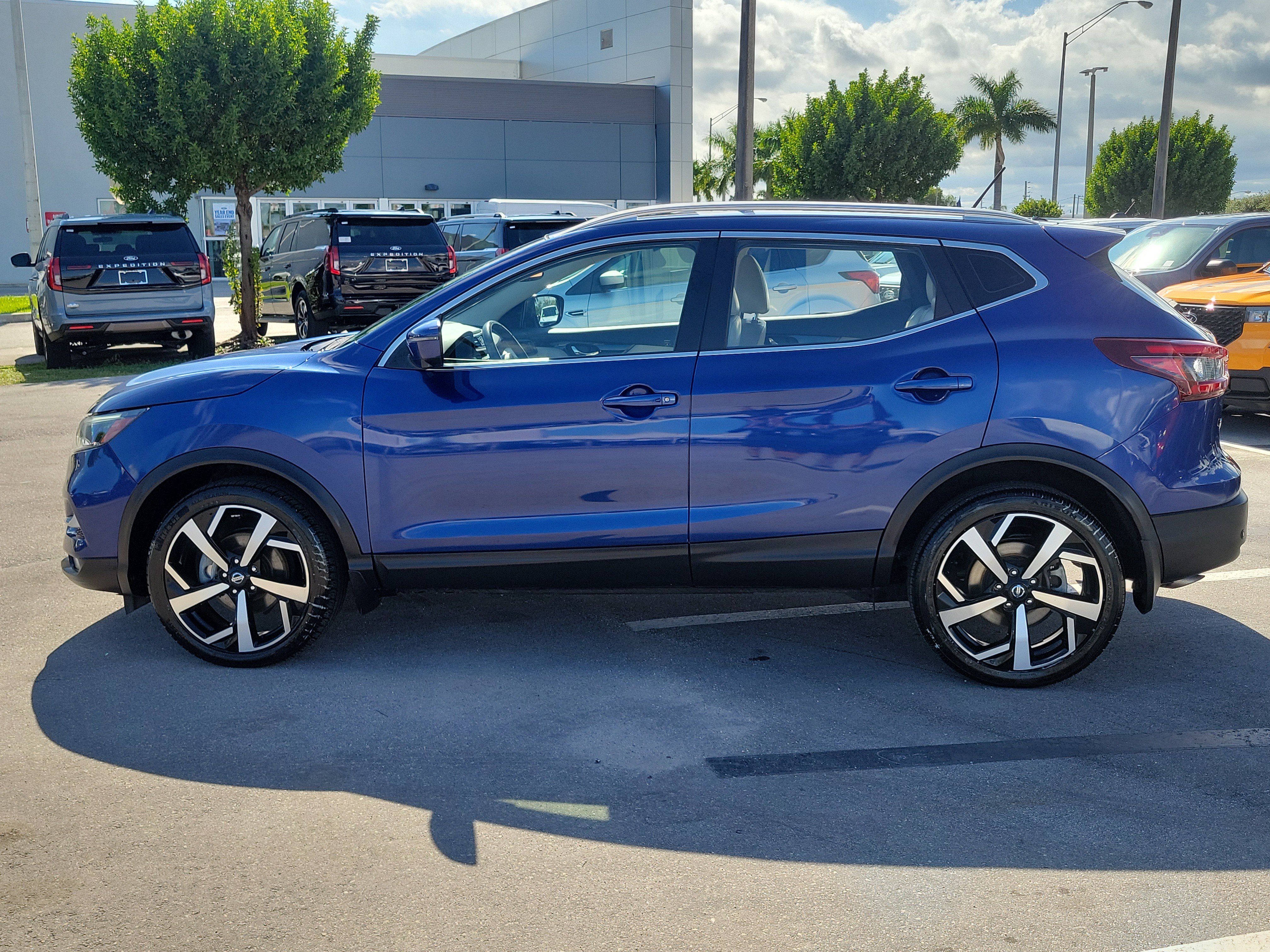 Used 2021 Nissan Rogue Sport SL w/ Premium Package FWD image 8