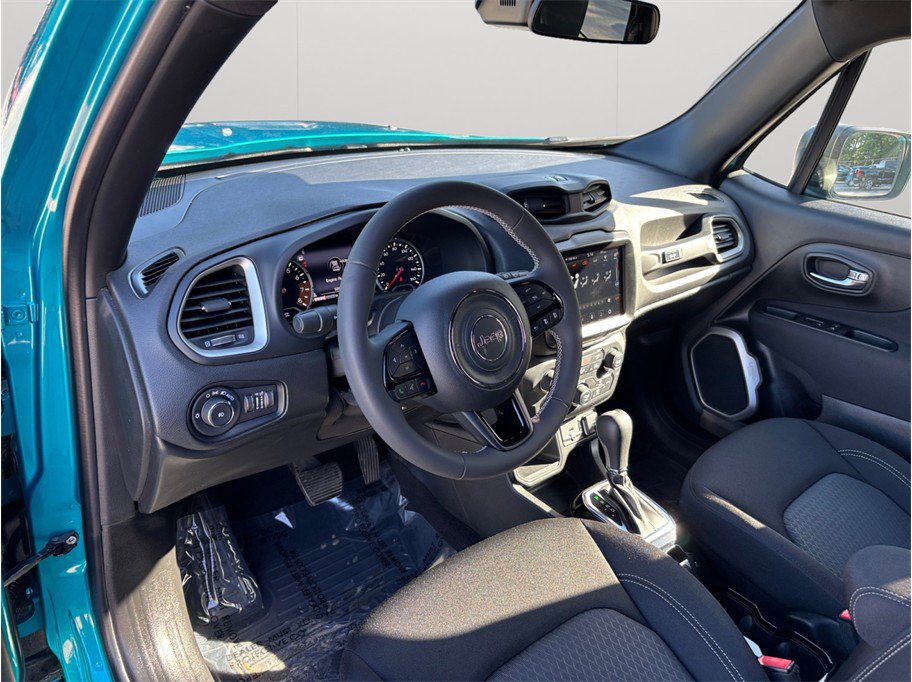 Used 2021 Jeep Renegade Latitude FWD image 6