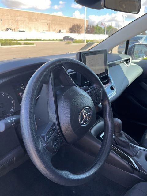 Used 2025 Toyota Corolla LE image 12