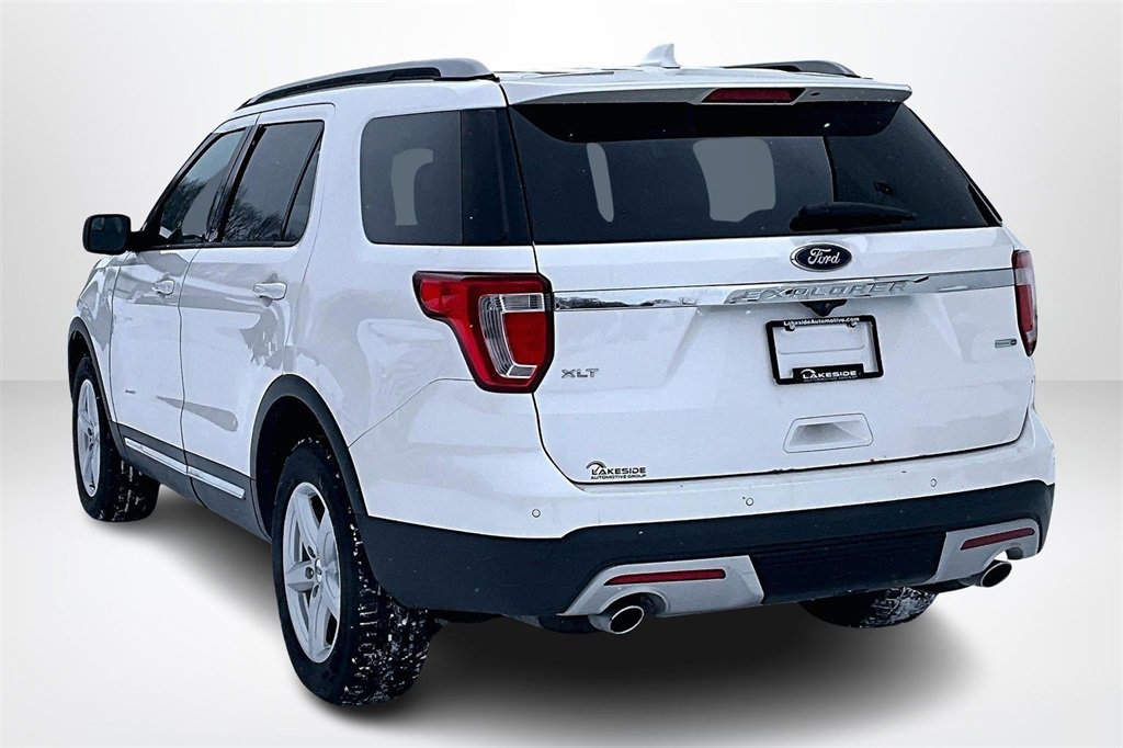 Used 2016 Ford Explorer XLT w/ Equipment Group 202A image 4