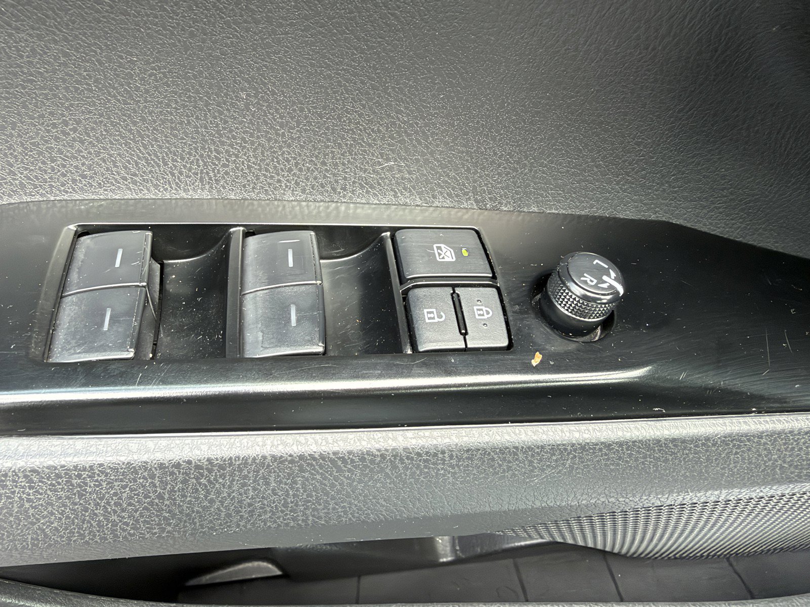 Used 2025 Toyota Camry SE FWD image 18
