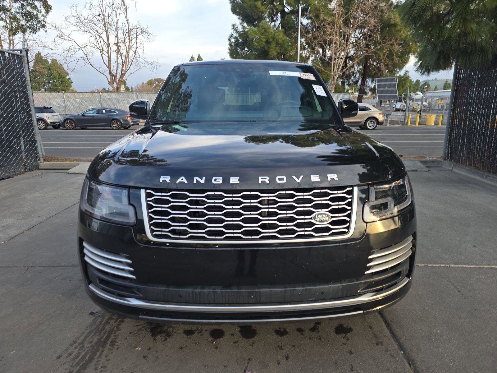 Used 2022 Land Rover Range Rover Autobiography image 3