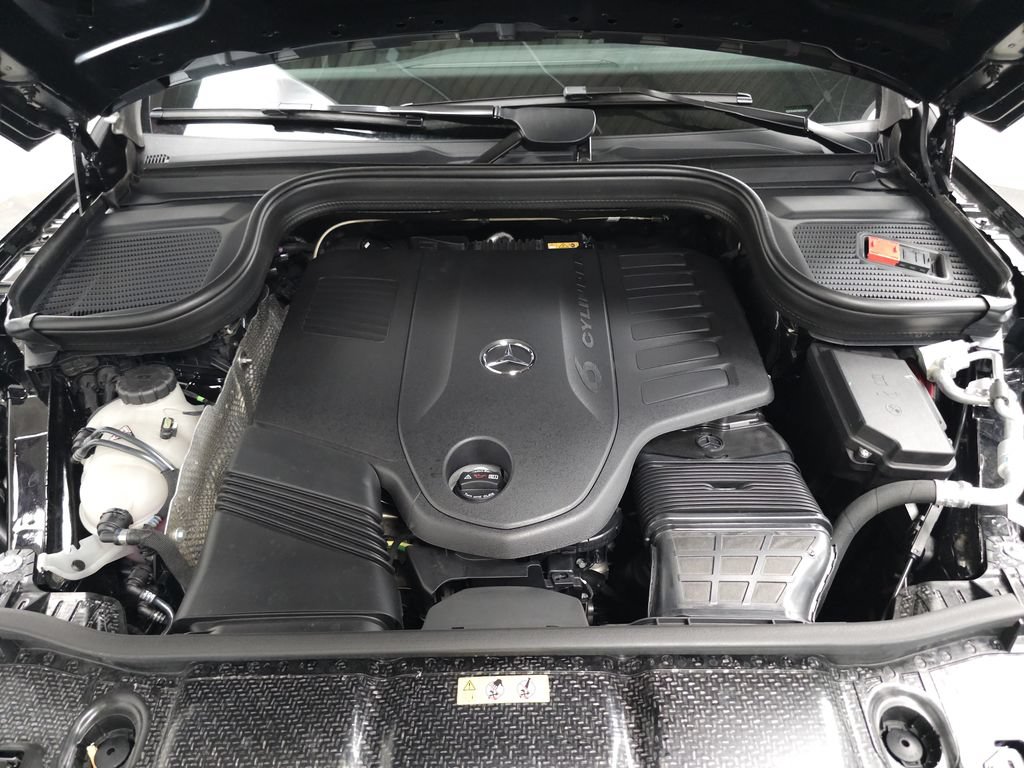 Used 2026 Mercedes-Benz GLE 450 4MATIC w/ Driver Assistance Package image 33