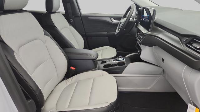 New 2026 Ford Escape SE w/ Class II Trailer Tow Package image 23