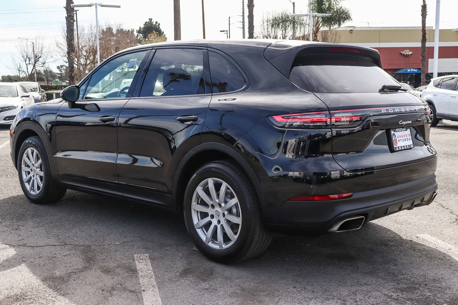 Used 2021 Porsche Cayenne w/ Driver Memory Package image 7