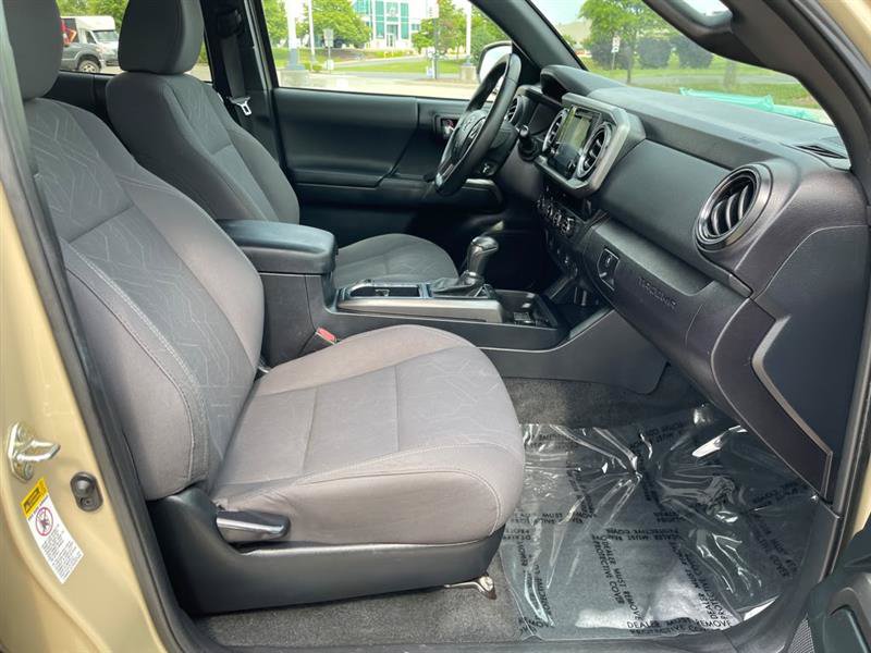 Used 2017 Toyota Tacoma TRD Off-Road w/ Tow Package (A/T) AWD/4WD image 12
