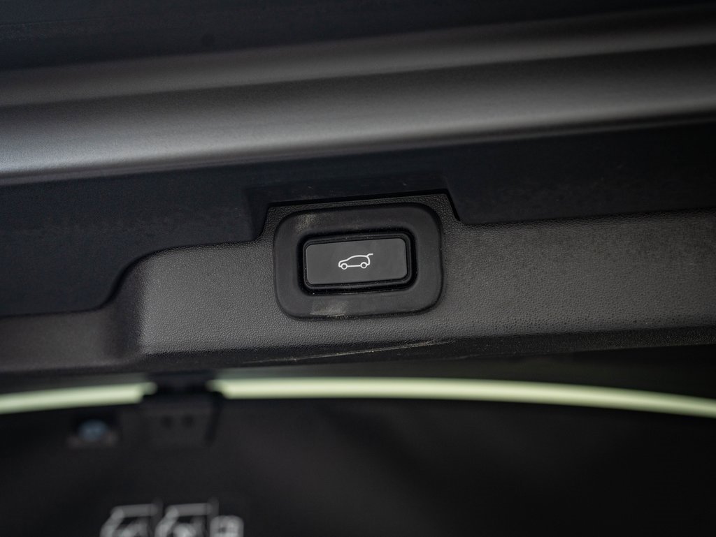 Used 2023 Land Rover Discovery S R-Dynamic image 19