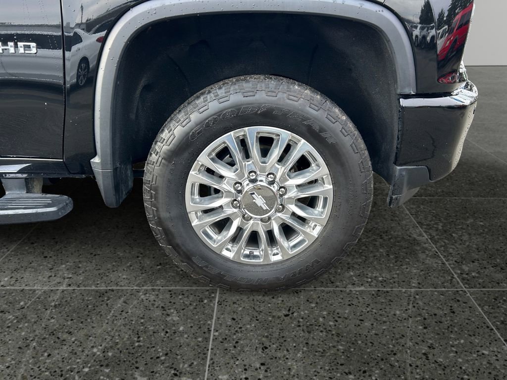 Used 2022 Chevrolet Silverado 3500 High Country w/ Safety Package II image 9