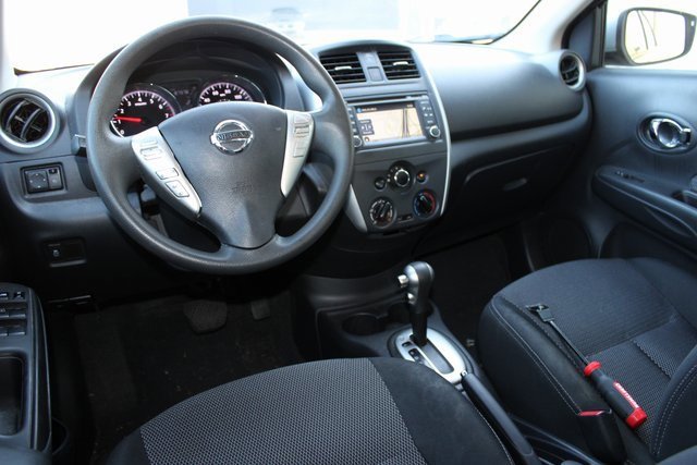 Used 2015 Nissan Versa SL image 4