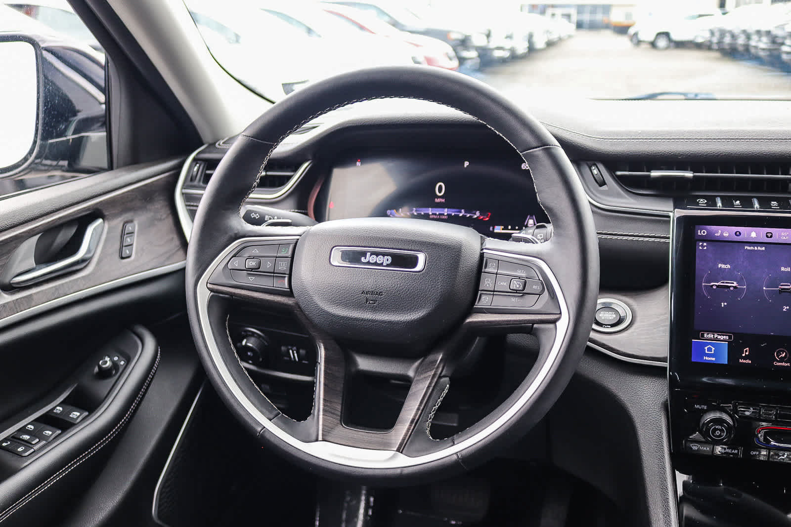 Used 2022 Jeep Grand Cherokee L Limited AWD/4WD image 14