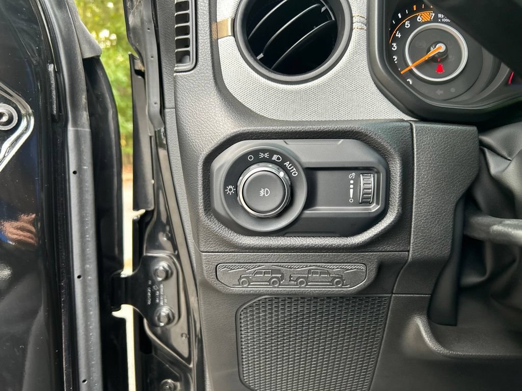 Used 2024 Jeep Wrangler Unlimited Sport AWD/4WD image 23