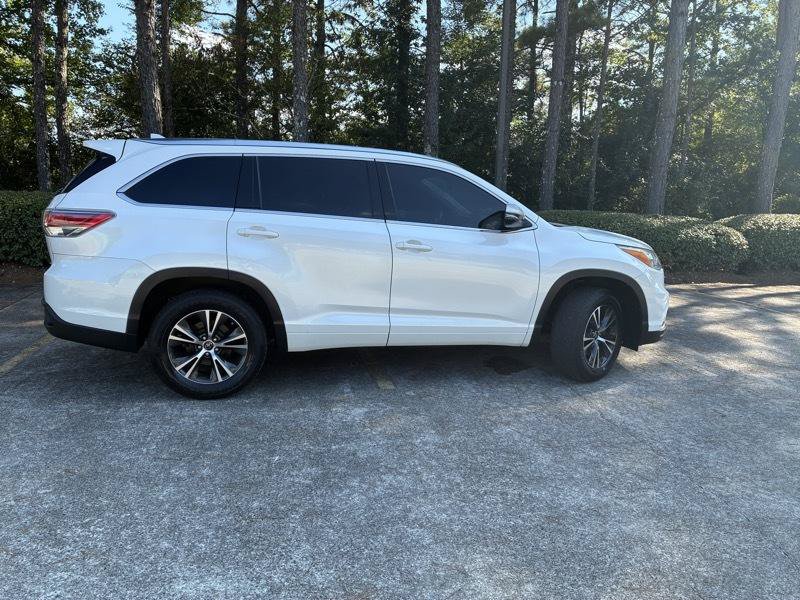 Used 2016 Toyota Highlander XLE FWD image 4